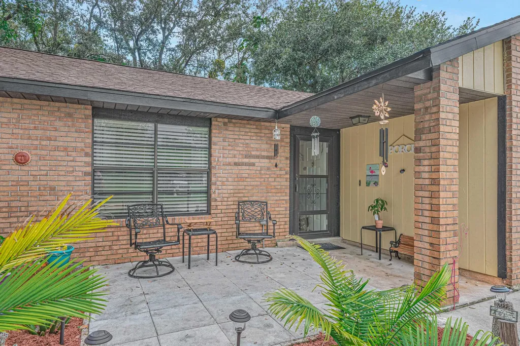 1384 SW Axtell Avenue Port St Lucie FL 34953