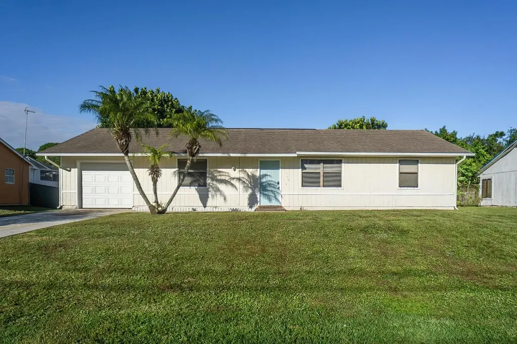 1009 SW Cairo Avenue Port St Lucie FL 34953
