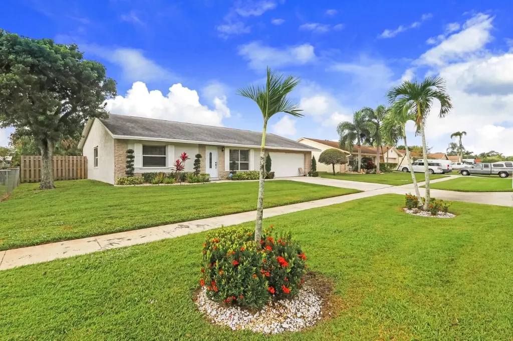 4596 Blue Pine Circle Lake Worth FL 33463