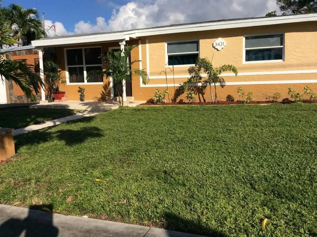 3431 SW 32nd Avenue West Park FL 33023