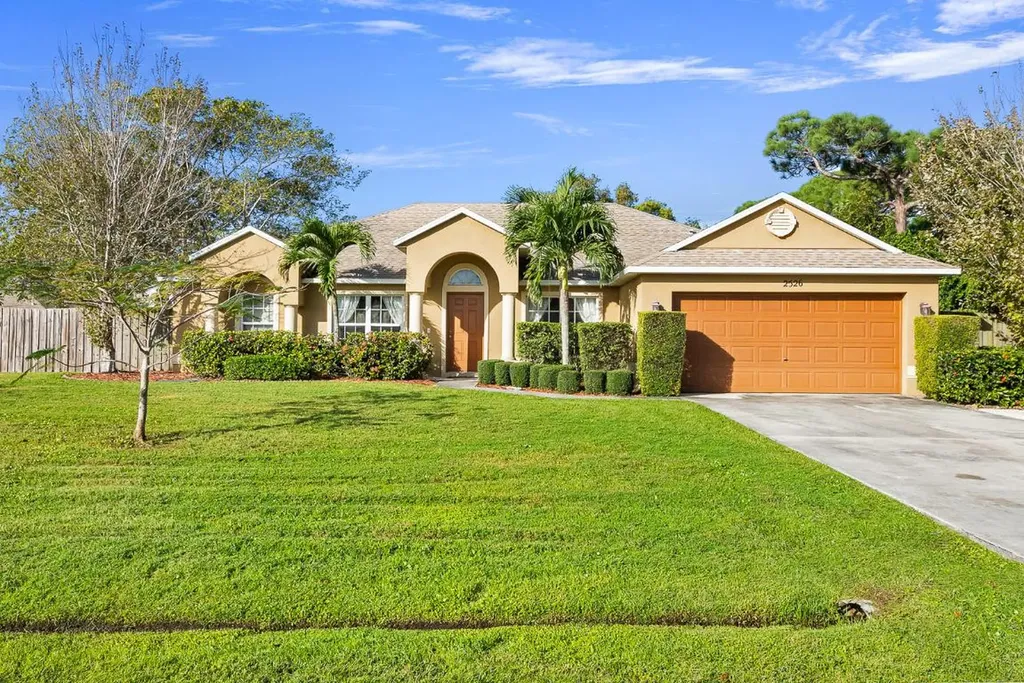 2526 SE Robin Circle Port St Lucie FL 34952