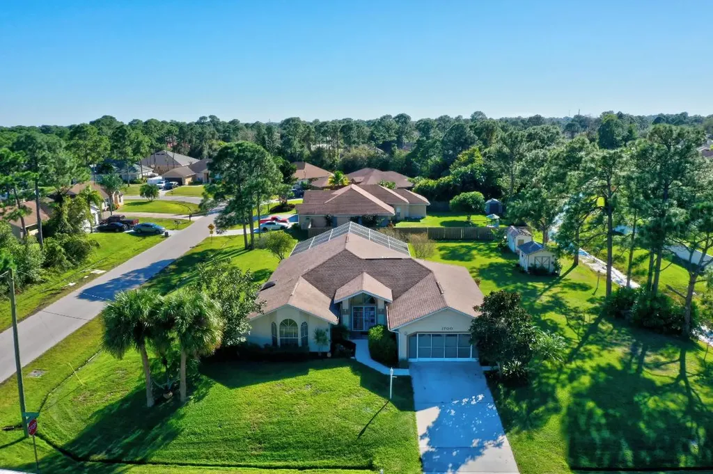 1700 SW Bellevue Avenue Port St Lucie FL 34953