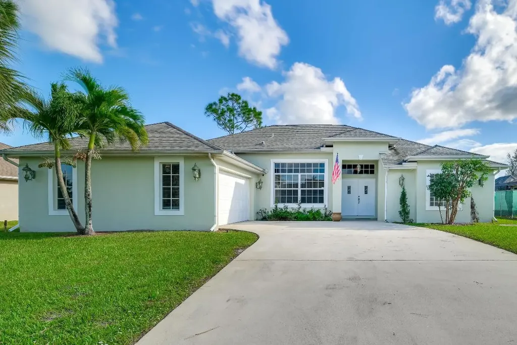 2495 SW Falcon Circle Port St Lucie FL 34953