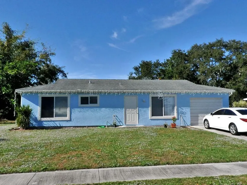 322 NE Cullman Court Port St Lucie FL 34983