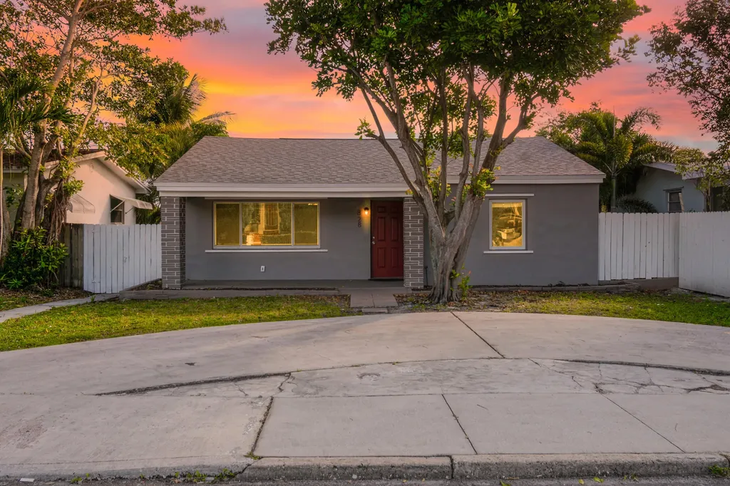 828 N B Street Lake Worth Beach FL 33460