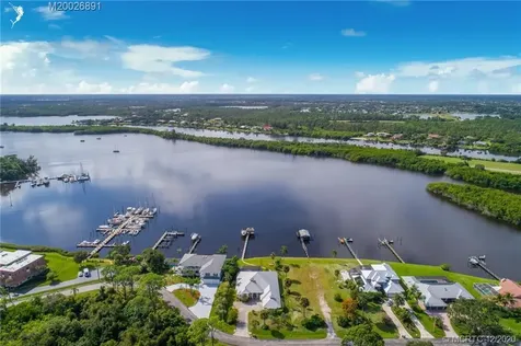 1003 SE Kitching Cove Lane Port St Lucie FL 34952