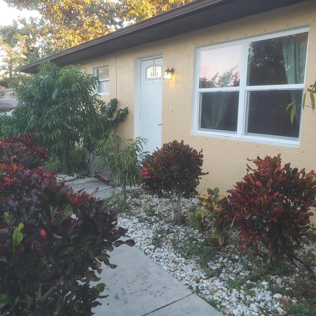 314 SW Duxbury Avenue Port St Lucie FL 34983