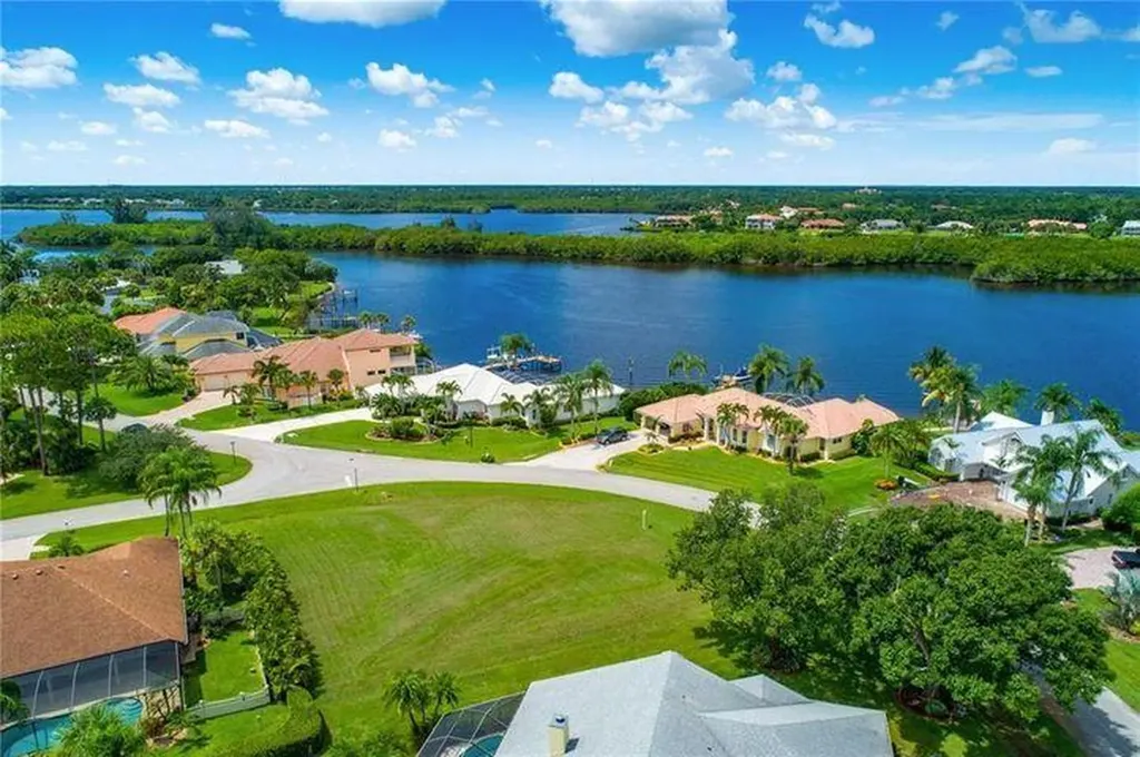 3290 SE River Vista Drive Port St Lucie FL 34952