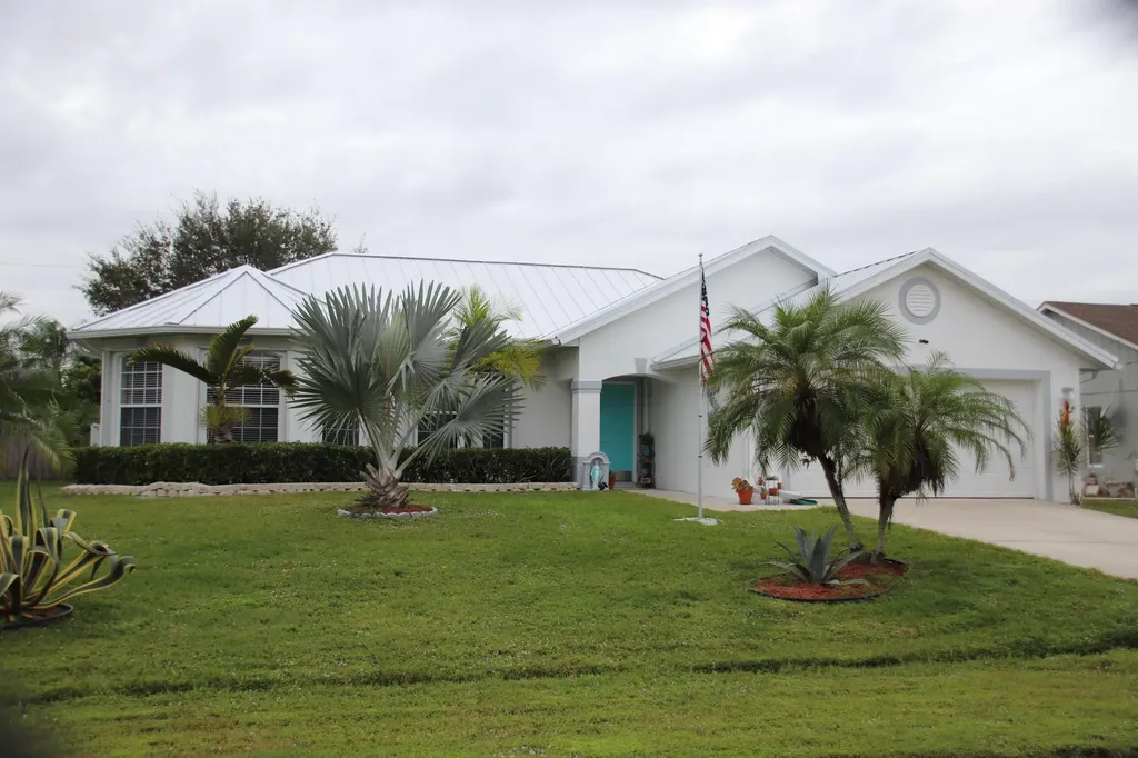 2438 SE Blackhorse Street Port St Lucie FL 34984