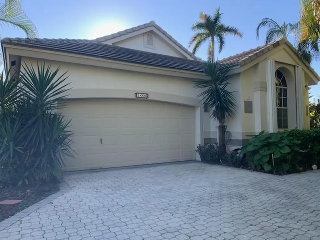 1460 Lacosta Drive W Pembroke Pines FL 33027