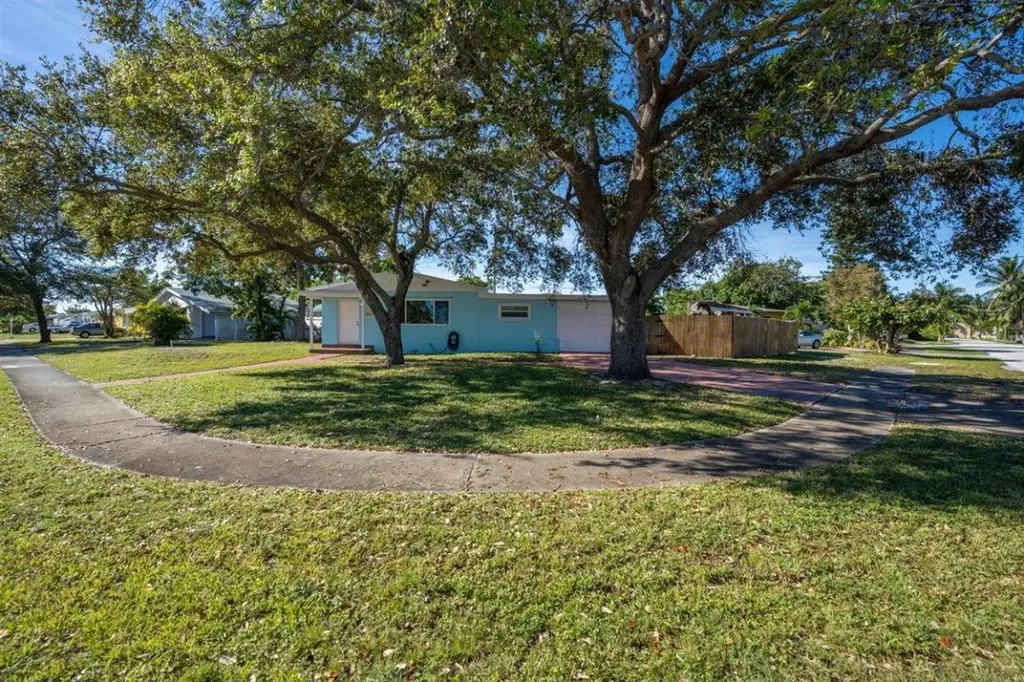 1015 S 14th Street Lantana FL 33462