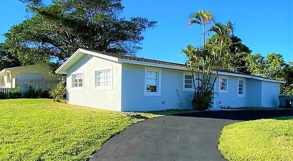 405 SW 2nd Street Boynton Beach FL 33435