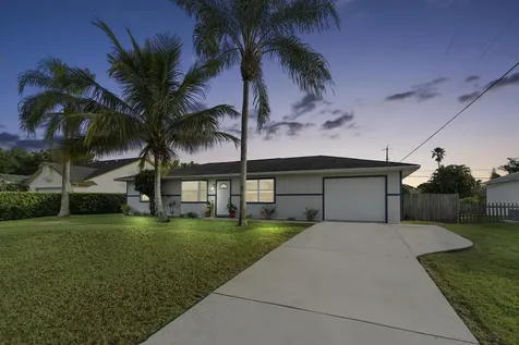 862 SW Trouville Avenue Port St Lucie FL 34953