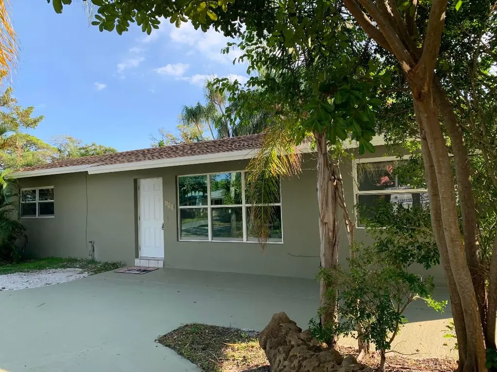 290 NW 7th Street Boca Raton FL 33432