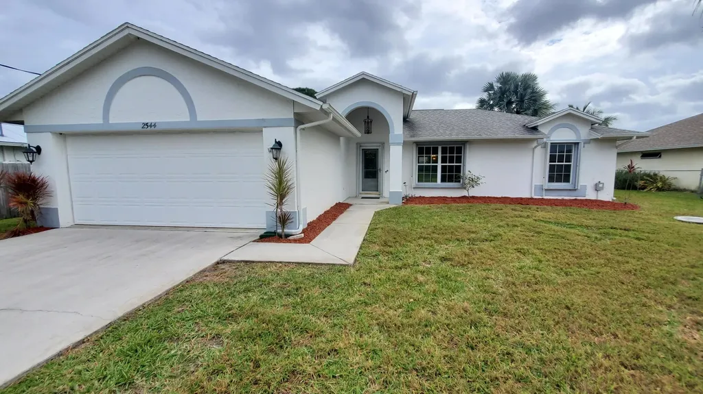 2544 SE Grand Drive Port St Lucie FL 34952