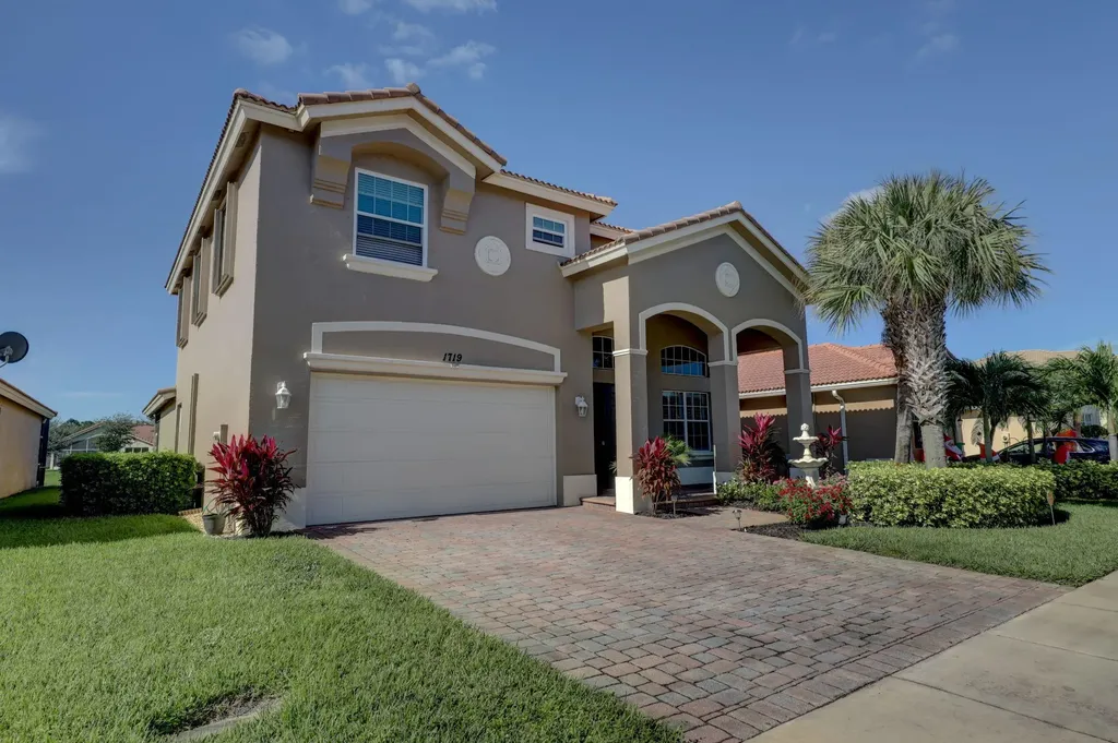1719 SW Jamesport Drive Port St Lucie FL 34953
