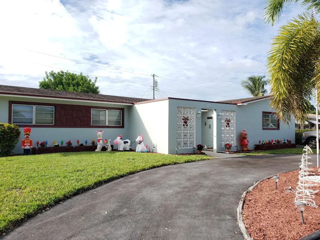 300 NW 76th Terrace Pembroke Pines FL 33024