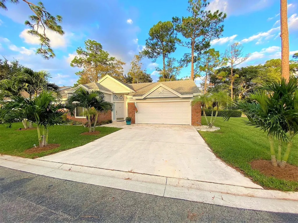 974 Red Parrot Lane Wellington FL 33414