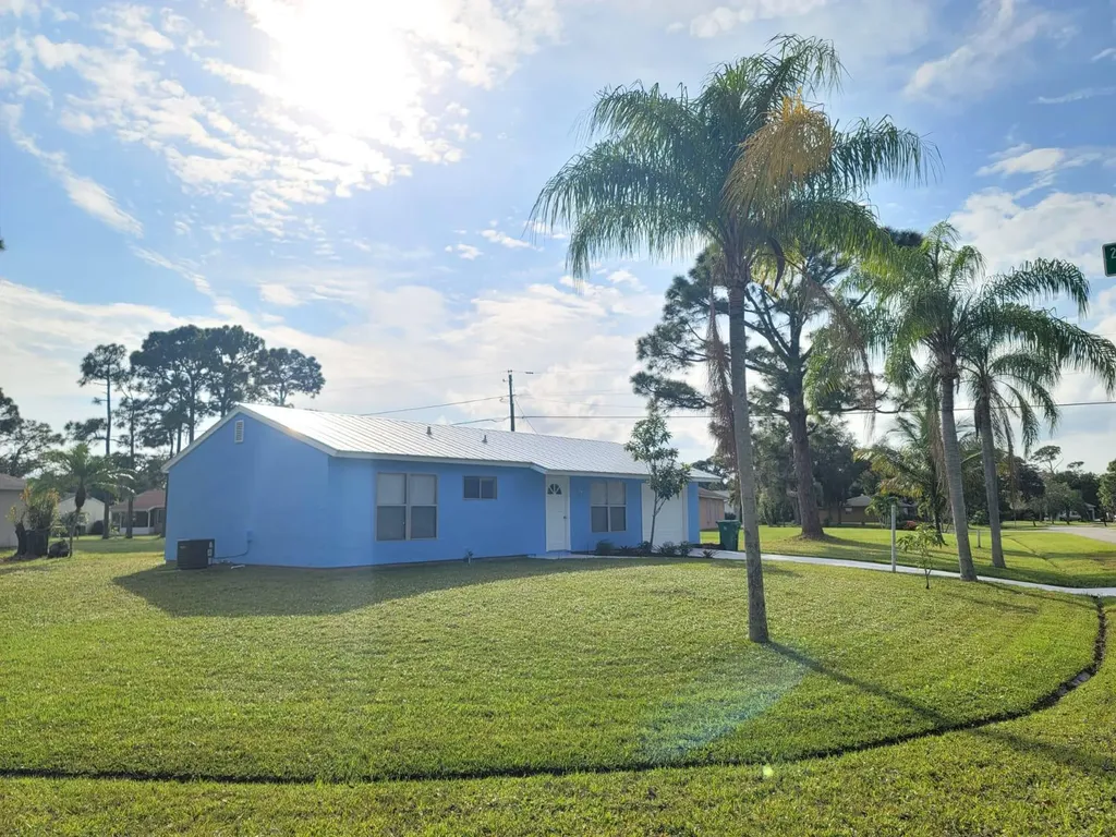 1198 SE Stewart Road Port St Lucie FL 34952