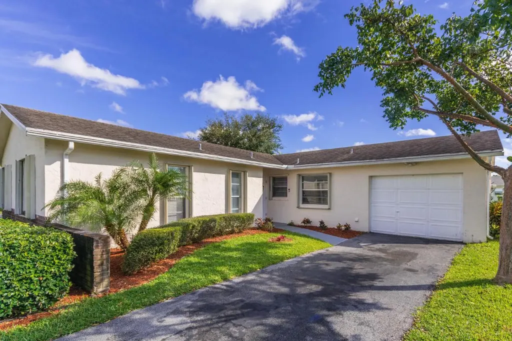 7266 Pine Park Drive N Lake Worth FL 33467