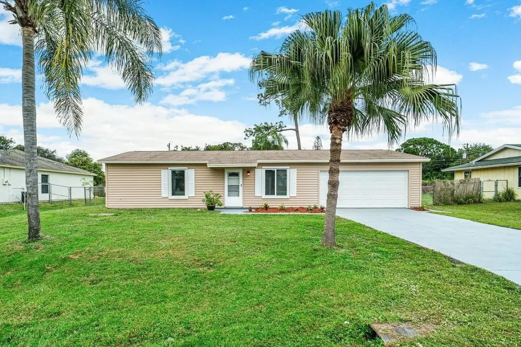 541 NW Fairfax Avenue Port St Lucie FL 34983