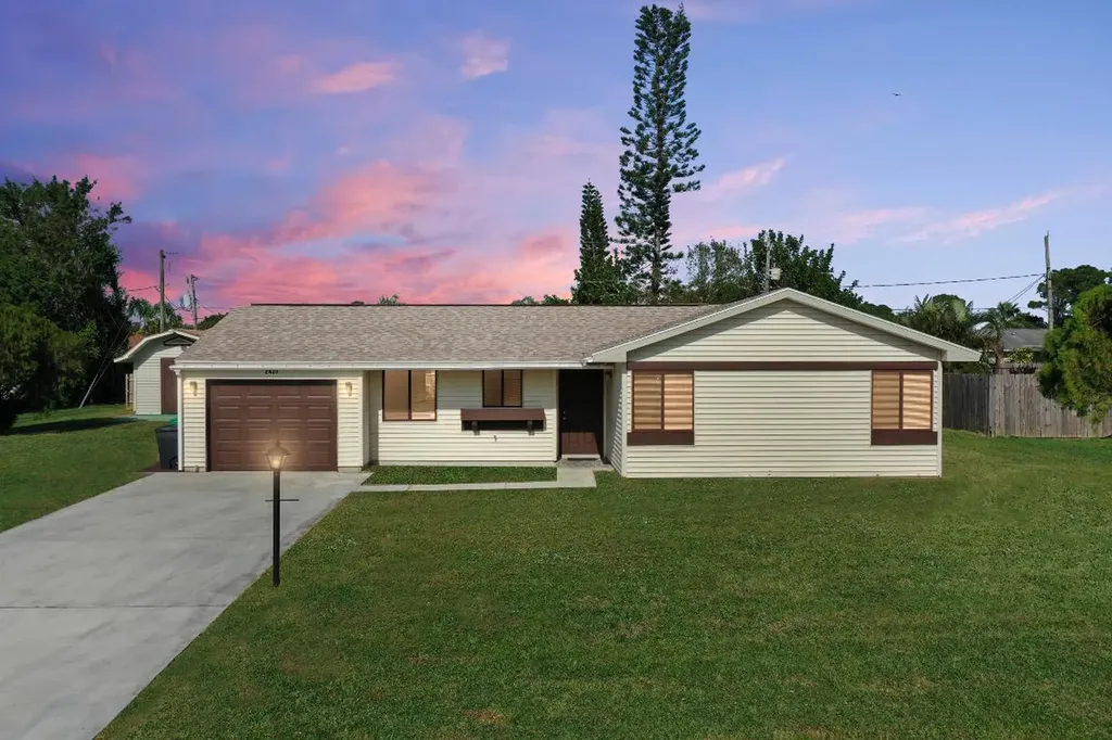 2433 SE Calusa Avenue Port St Lucie FL 34952