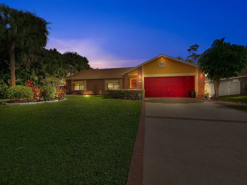 2621 SW Cadet Circle Port St Lucie FL 34953