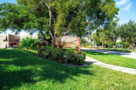 1651 W Fairway Road Pembroke Pines FL 33026