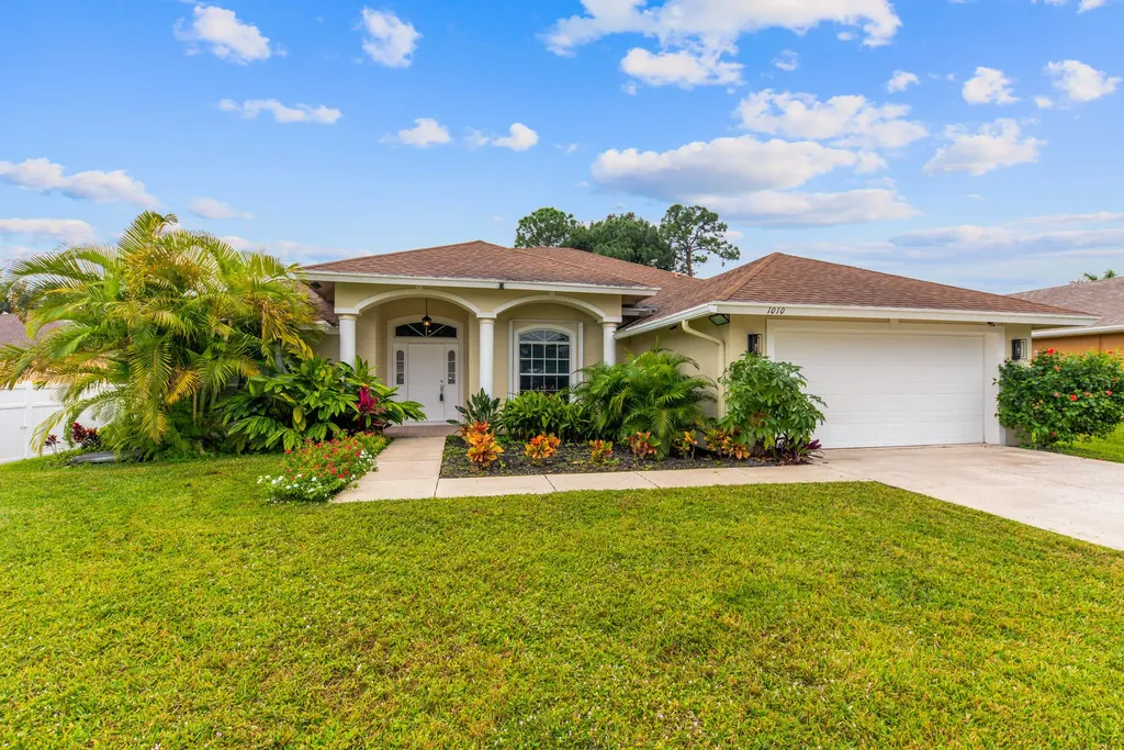 1010 SW Haleyberry Avenue Port St Lucie FL 34953