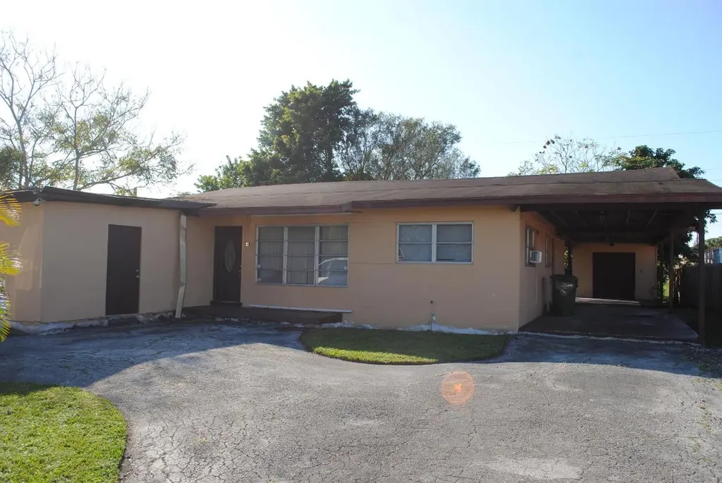 948 SE 3rd Street Belle Glade FL 33430