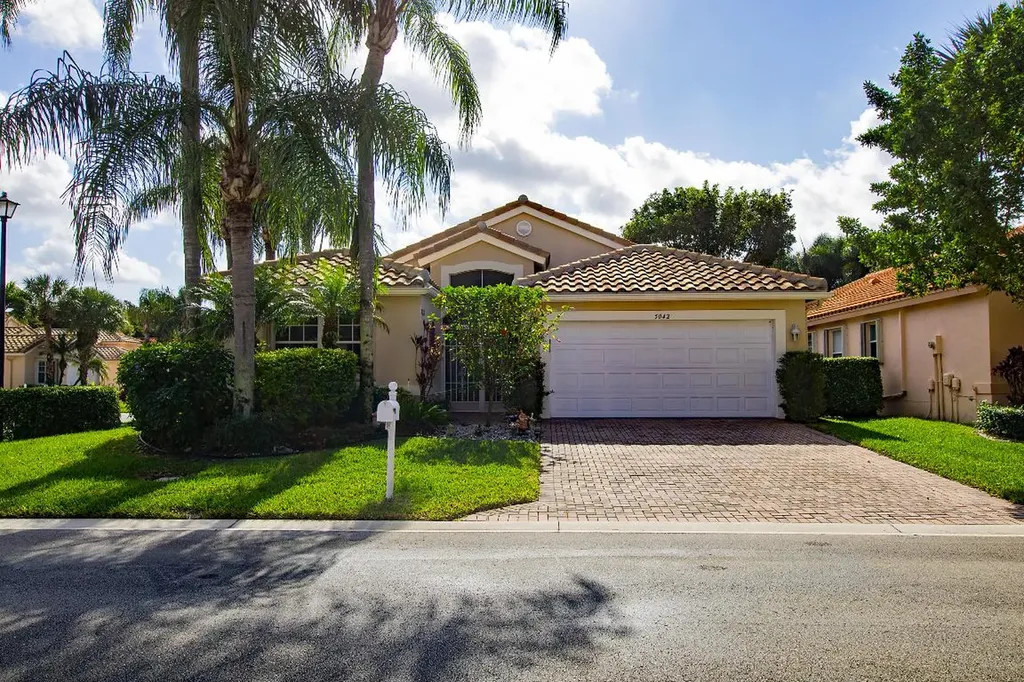 5042 Glenville Drive Boynton Beach FL 33437