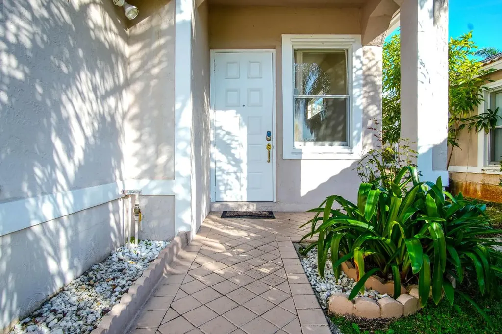 3931 NW 89th Avenue Coral Springs FL 33065