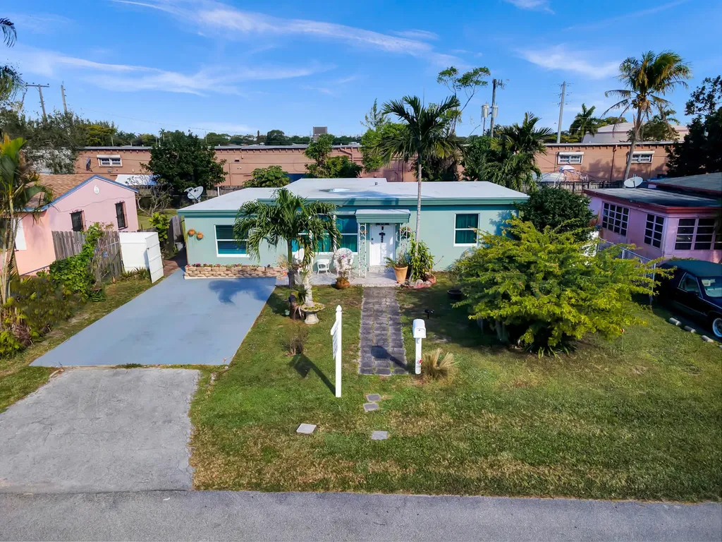 718 NW 1st Court Hallandale Beach FL 33009