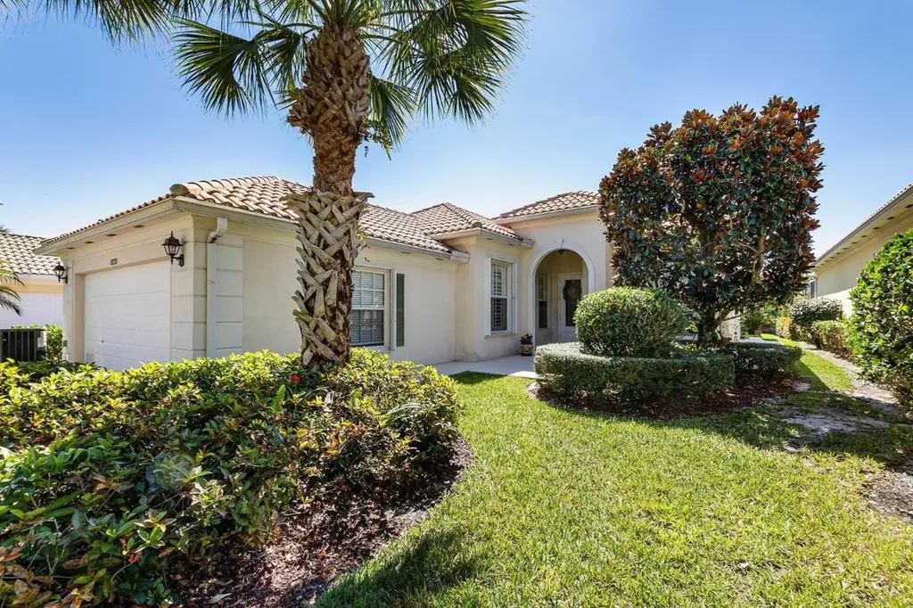 9230 SE La Creek Court Hobe Sound FL 33455