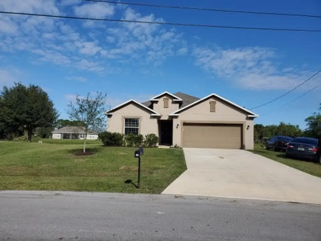 1001 SW Jacqueline Avenue Port St Lucie FL 34953