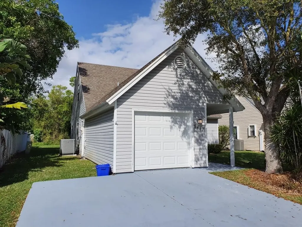 6417 Pinyon Pine Court Lake Worth FL 33462