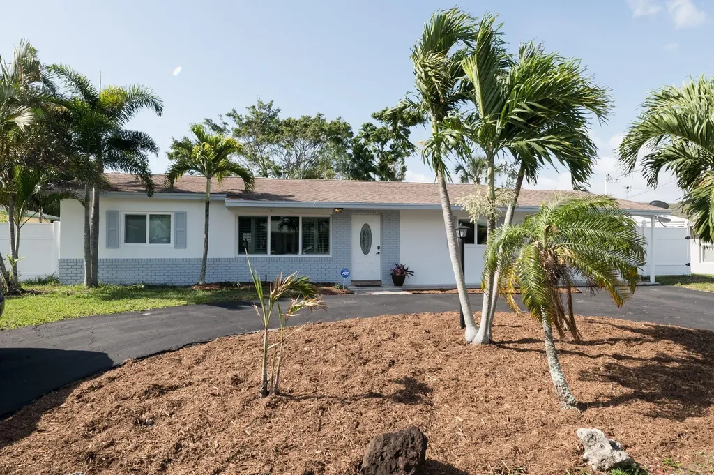 1194 SW 28th Avenue Boynton Beach FL 33426
