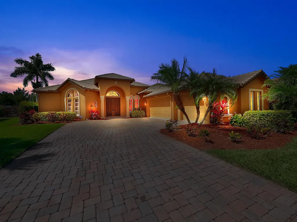 809 SW Saint Julien Court Port St Lucie FL 34986