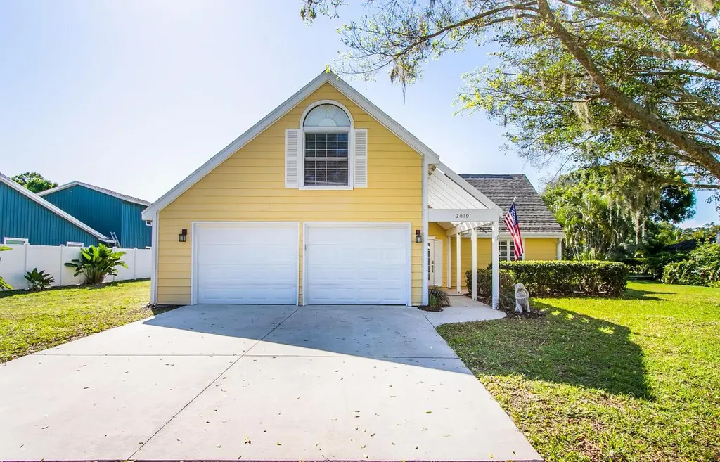 2019 Tanglewood Drive Sarasota FL 34239