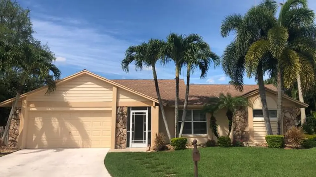 9815 Cross Pine Court Lake Worth FL 33467