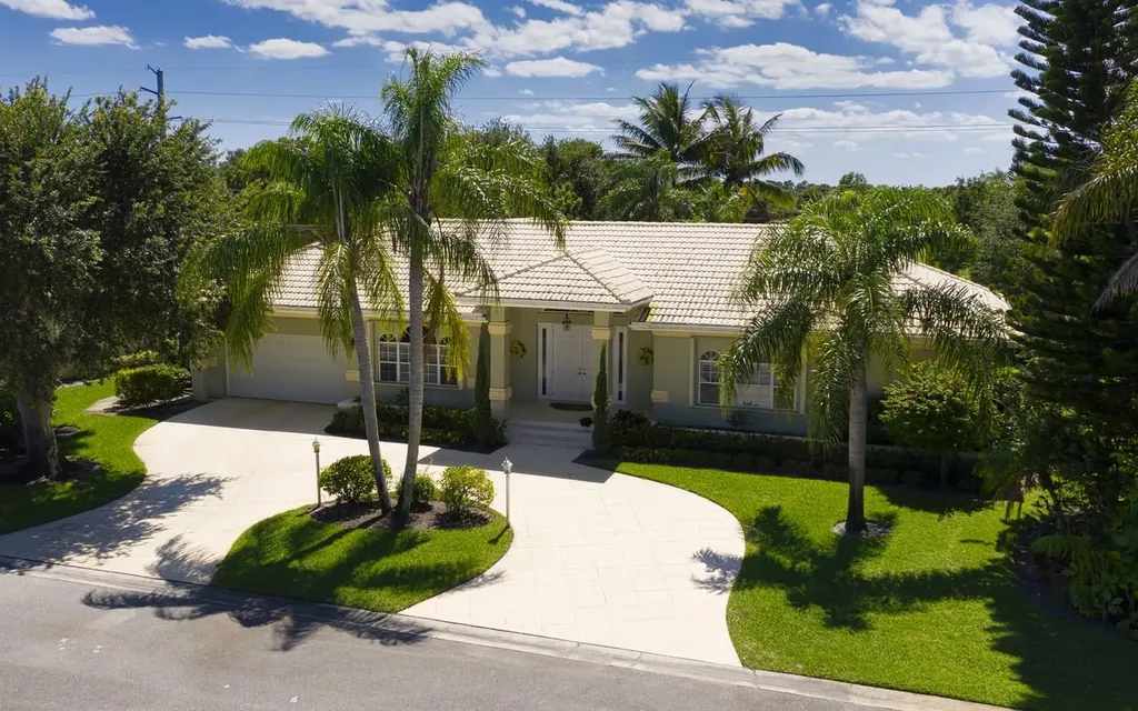 8180 SE Woodlake Lane Hobe Sound FL 33455
