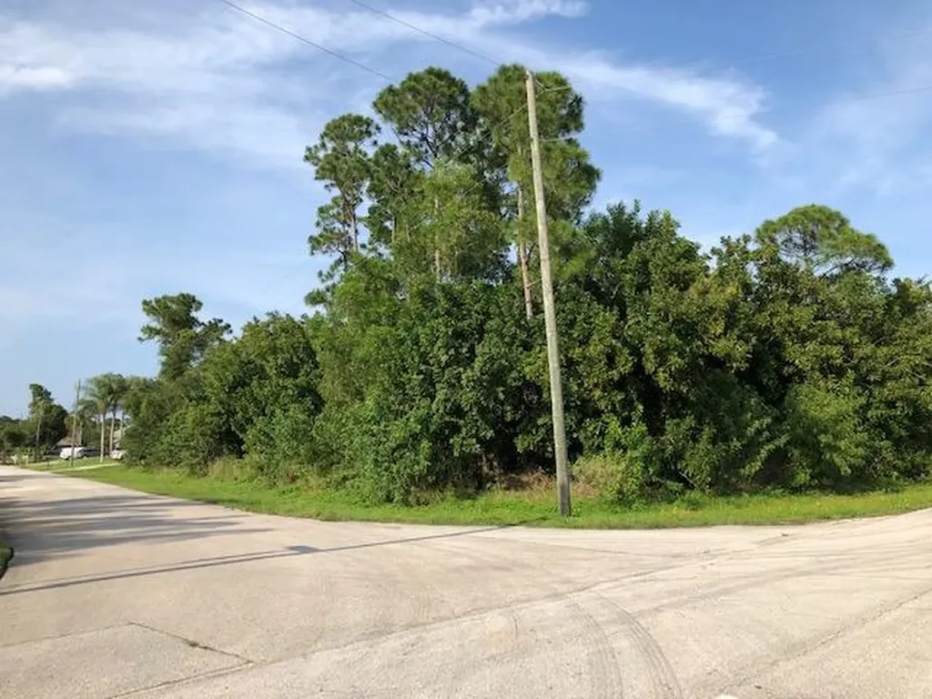 1995 SE Fairfield Street Port St Lucie FL 34983