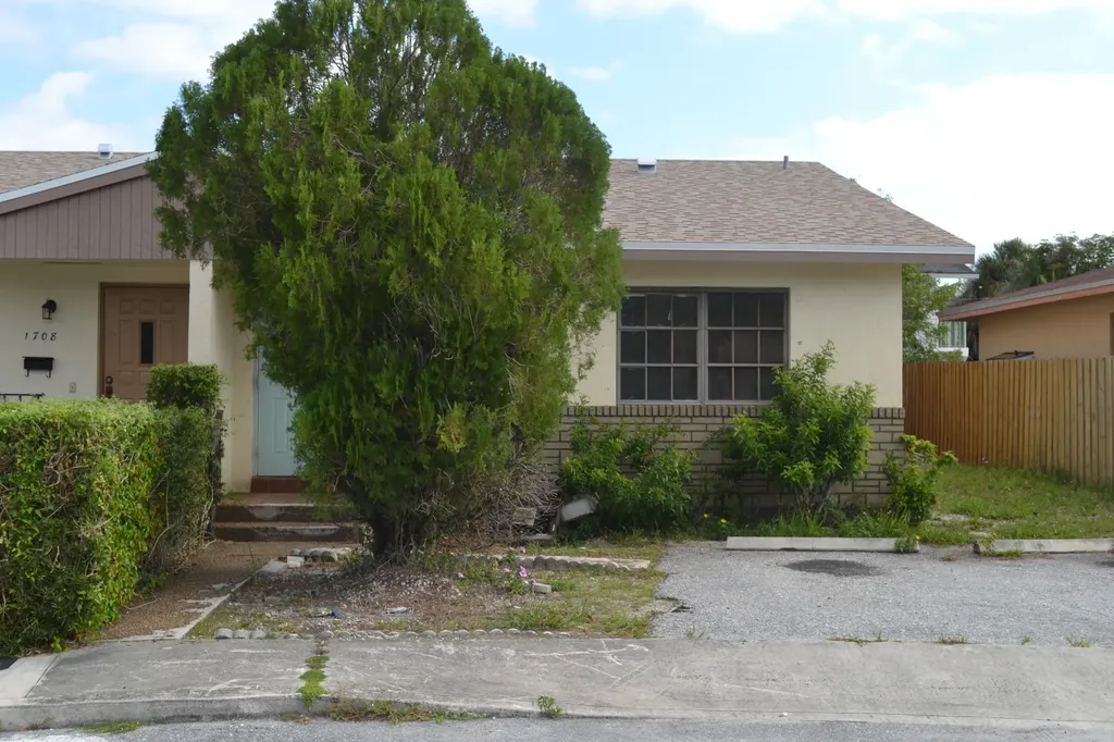 1706 Barton Court Lake Worth Beach FL 33460