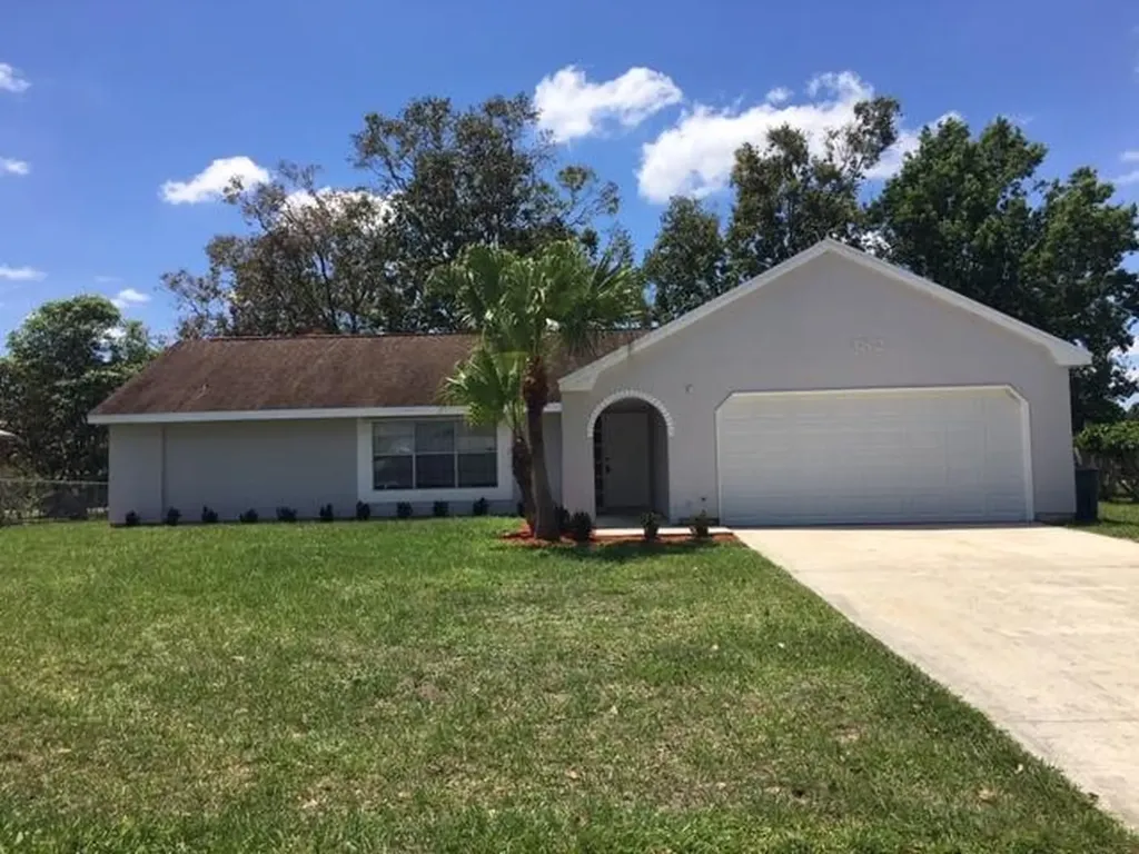 382 SW Bridgeport Drive Port St Lucie FL 34953