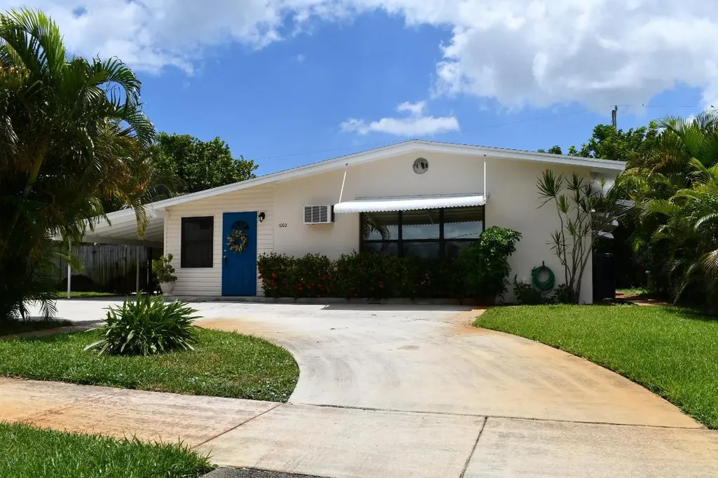 1002 W Bloxham Street Lantana FL 33462