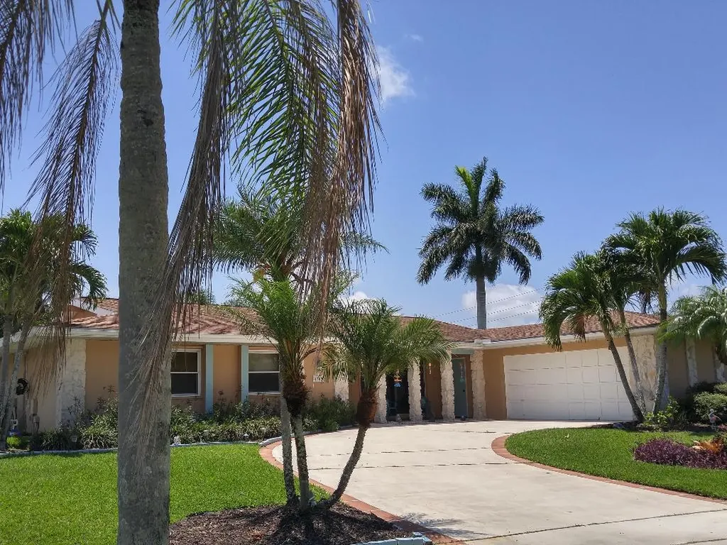 1702 SE Hondo Avenue Port St Lucie FL 34952