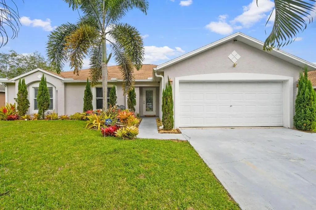 2044 SW Brevity Terrace Port St Lucie FL 34953