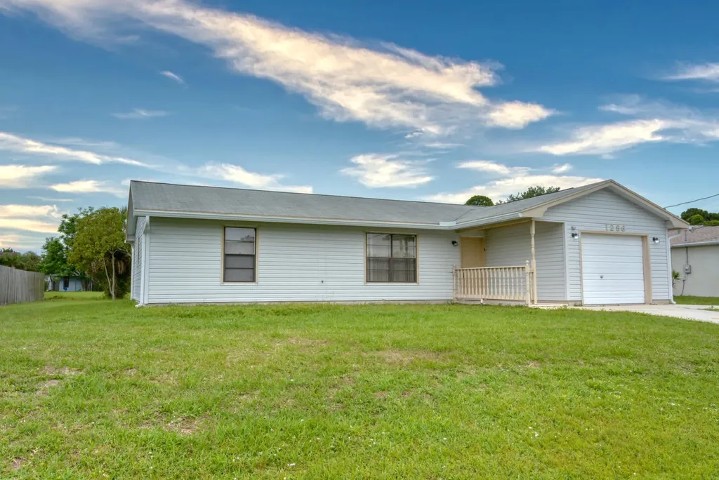1286 SW Bellevue Avenue Port St Lucie FL 34953