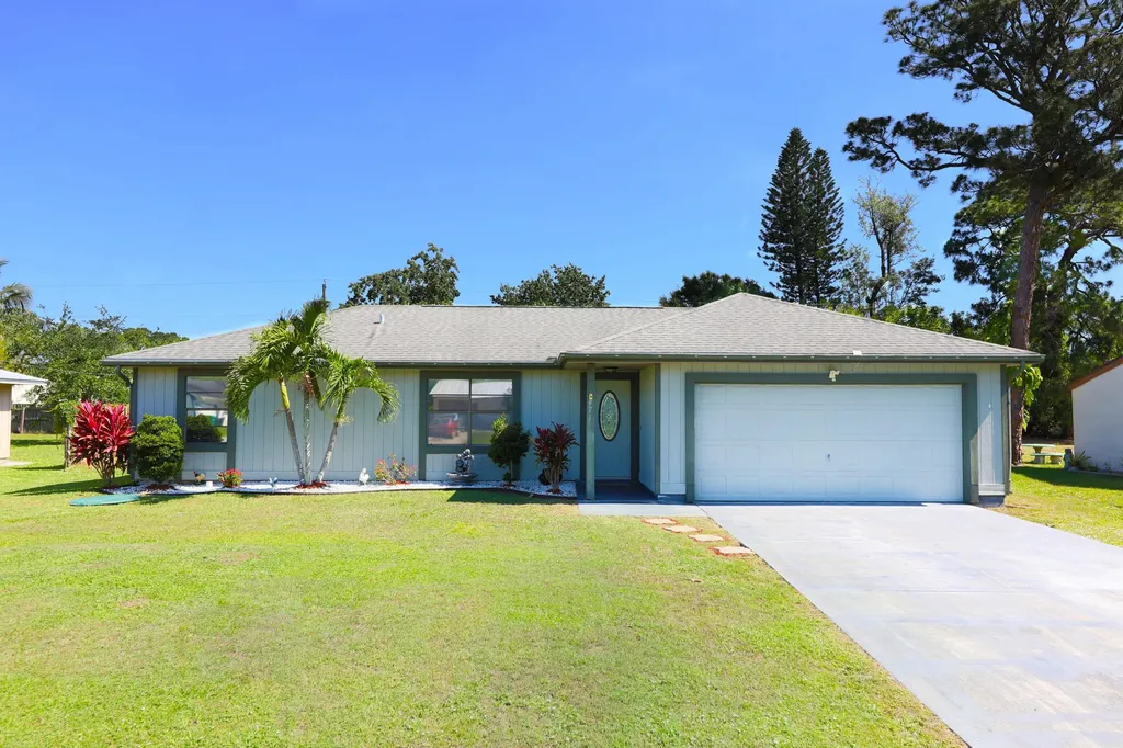 471 SE Dalva Avenue Port St Lucie FL 34984
