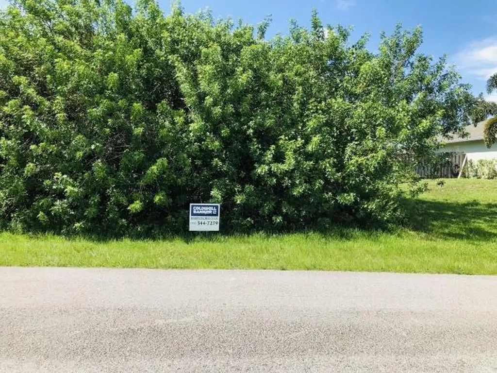 514 SW Halibut Avenue Port St Lucie FL 34953
